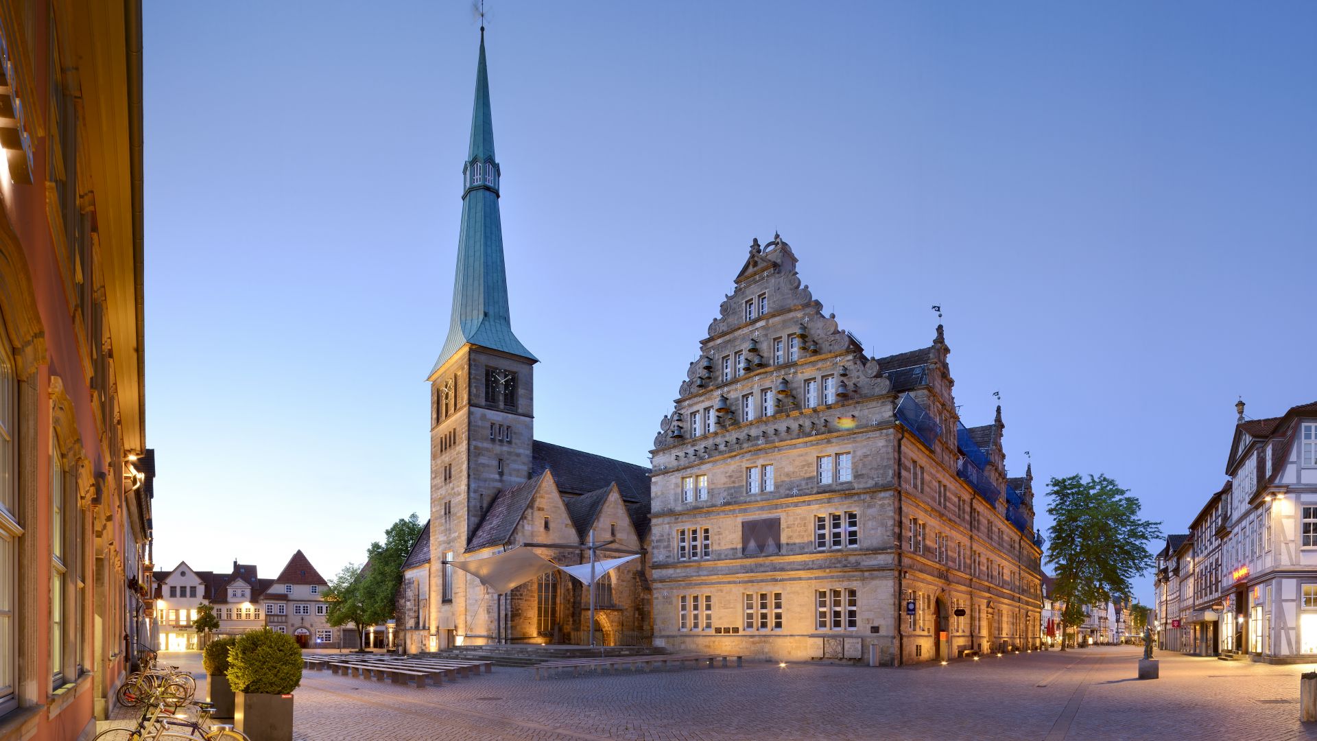 Hameln: Wedding house with Martinkirche at the market place