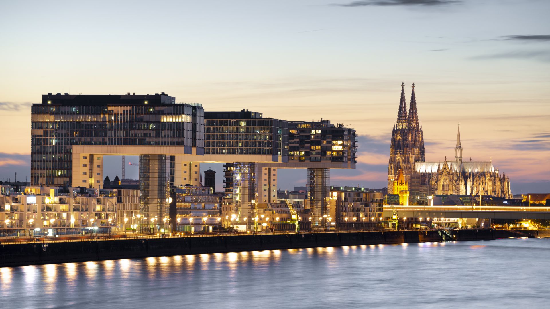 Cologne: Crane houses on the Rhine