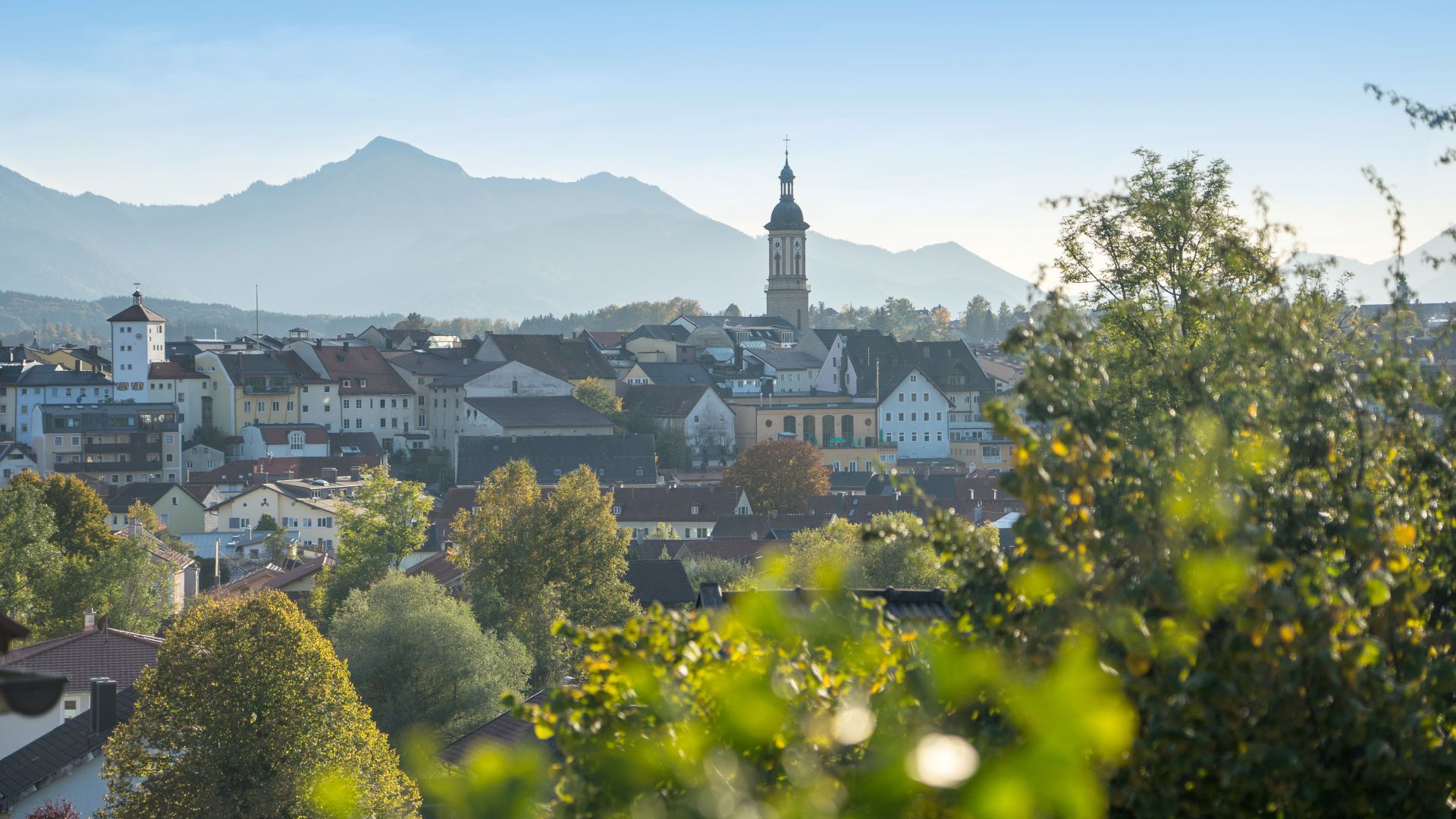 Traunstein: Panoramic view with village centre and mountains