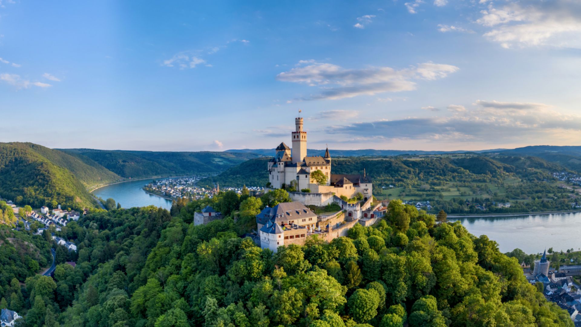 Braubach: Aerial view of the Marksburg with a view of the Rhine