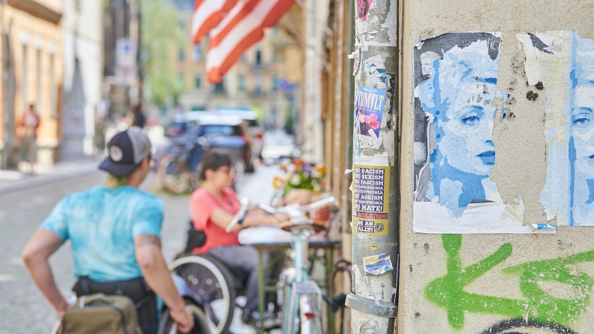 Neustadt :Couple in a wheelchair in front of a kiosk