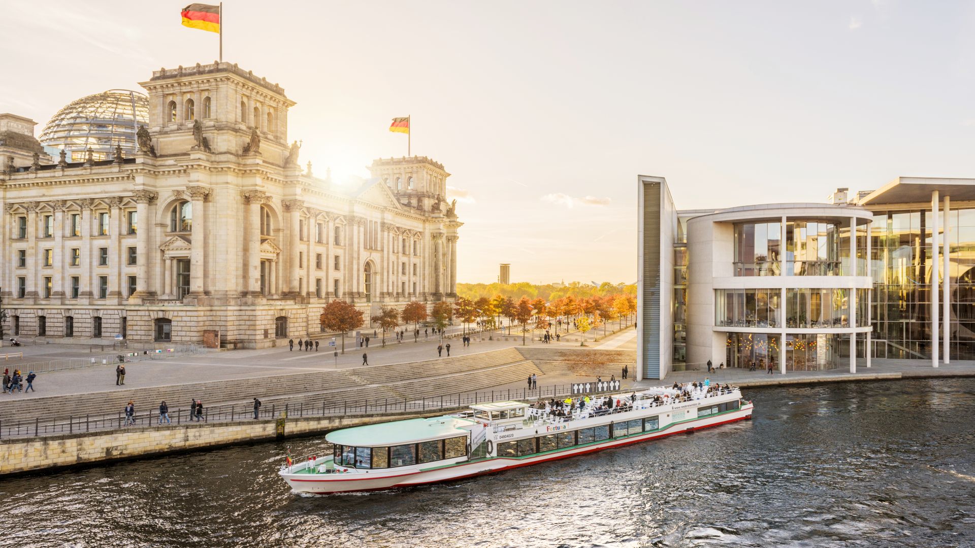 Berlin: Government district, Spree, Reichstag, Paul-Löbe-Haus, centre